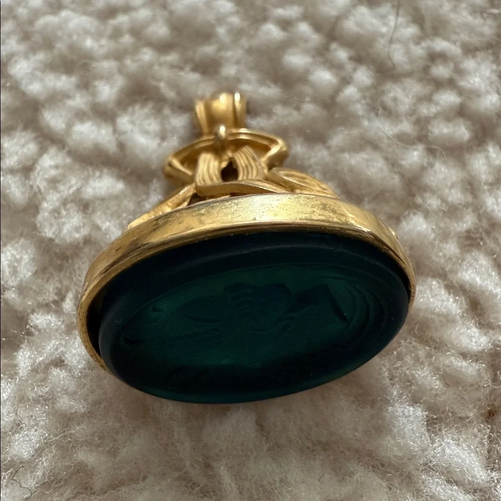 Unique Vintage Julie Vos Venetian Glass Cameo Intaglio Sea Green Stamp Pendant. - Picture 6 of 8